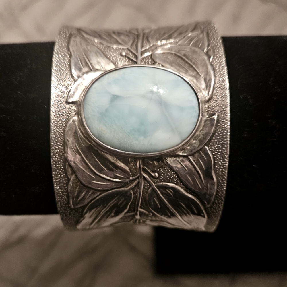 Sterling silver w/Lapis stone cuff bracelet
